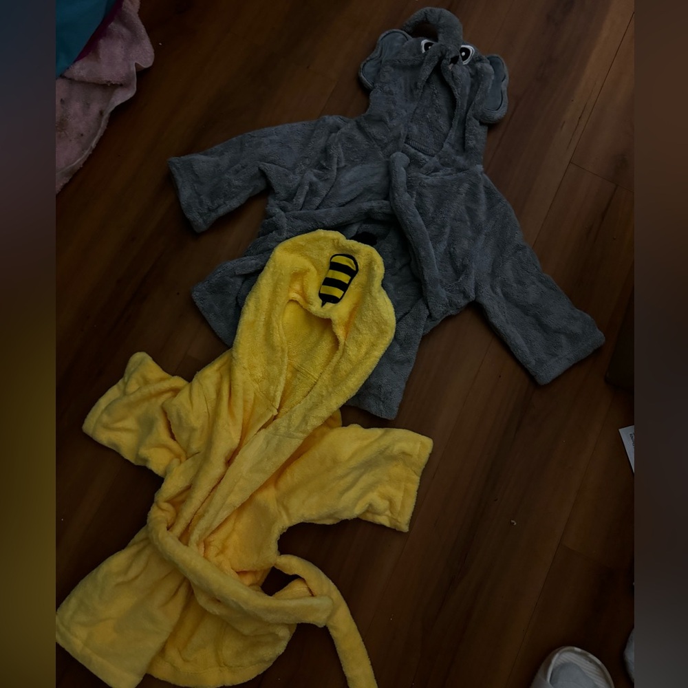 Plush robes 0-6m, baby bibs, and a wipe case.